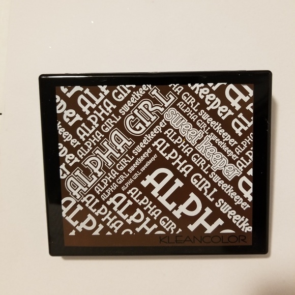 blush and highlighter shadows on a single pallet - Picture 2 of 2